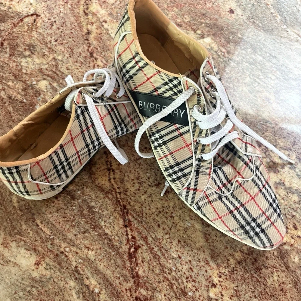 Burberry pre owned